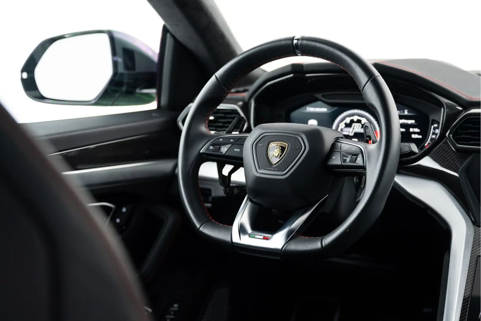 Urus Carbon I B&O