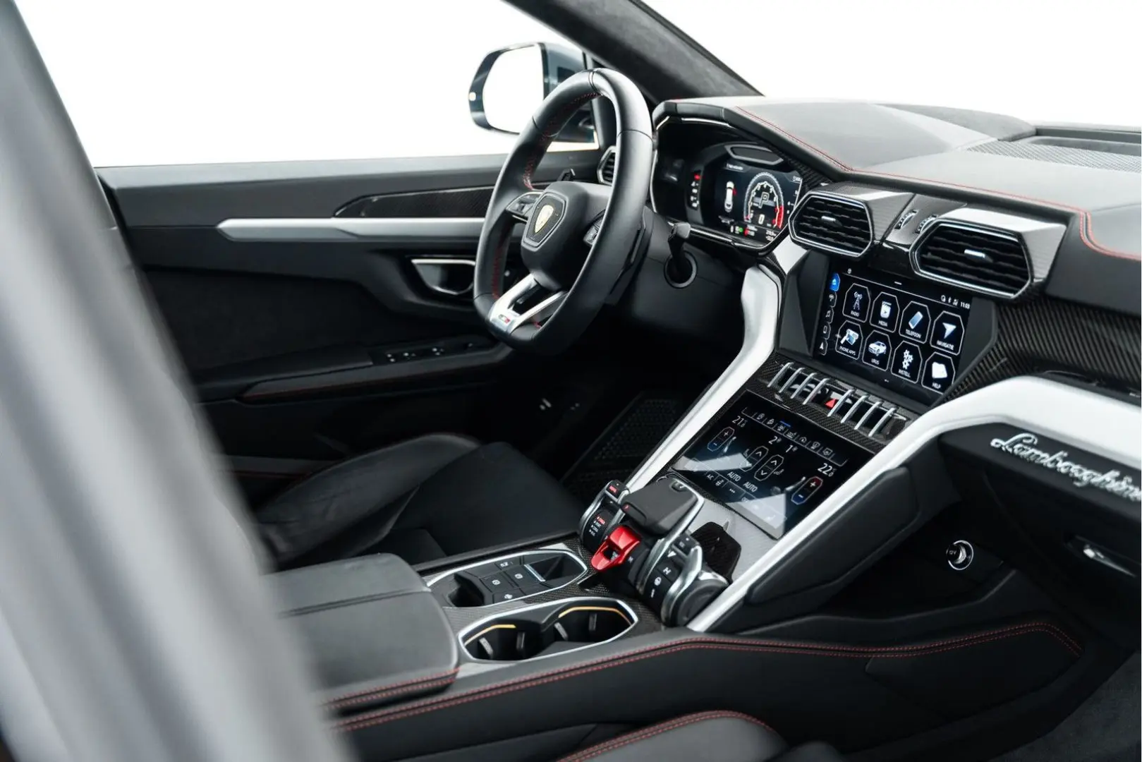 Urus Carbon I B&O