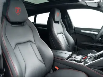 Urus Carbon I B&O