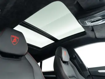 Urus Carbon I B&O