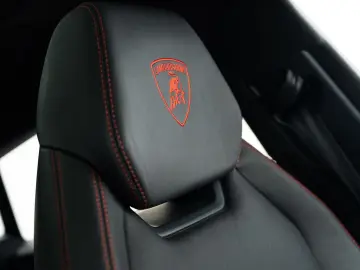 Urus Carbon I B&O