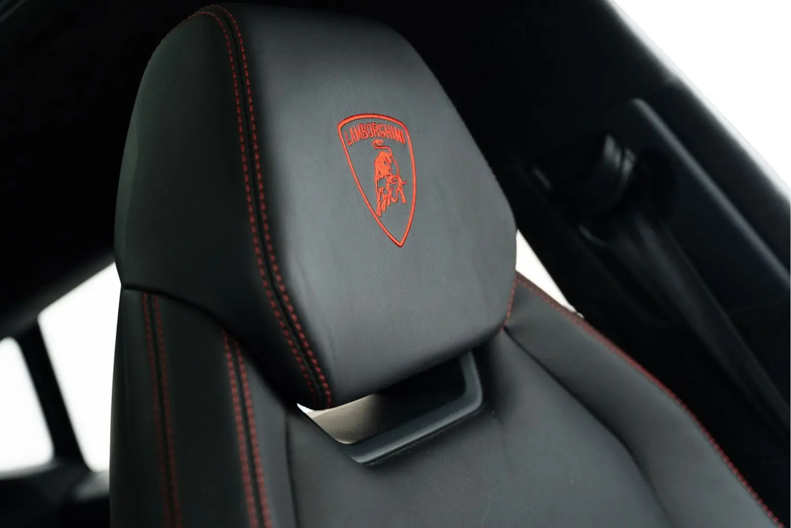 Urus Carbon I B&O