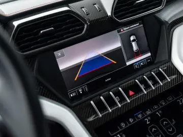 Urus Carbon I B&O
