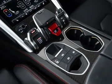 Urus Carbon I B&O