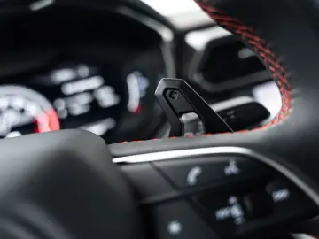 Urus Carbon I B&O