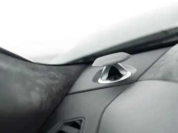 Urus Carbon I B&O