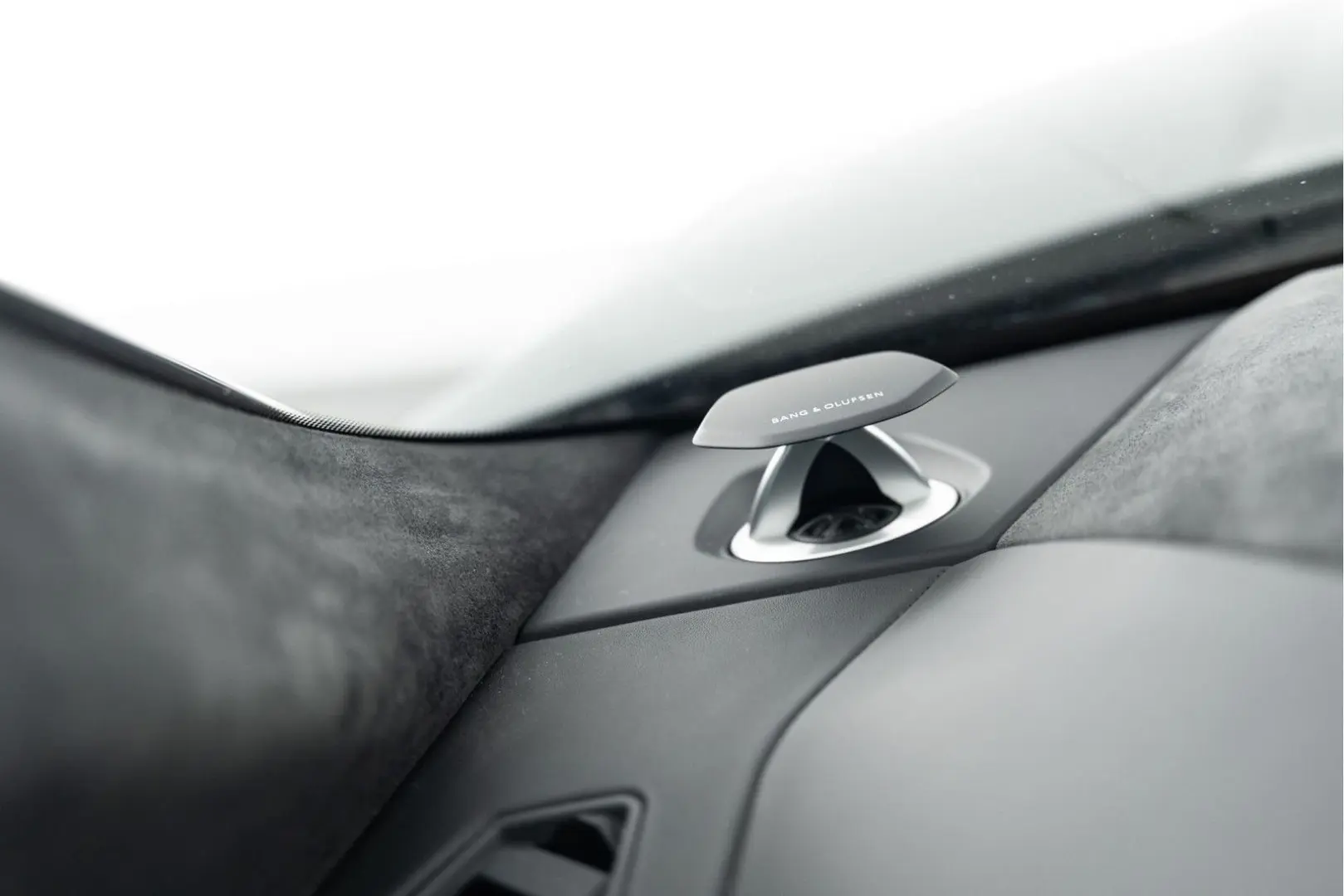 Urus Carbon I B&O