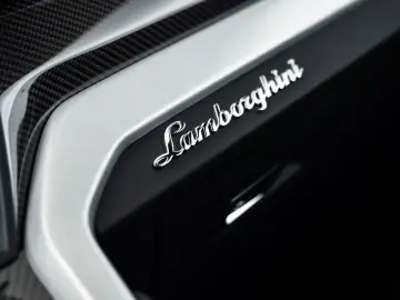 Urus Carbon I B&O