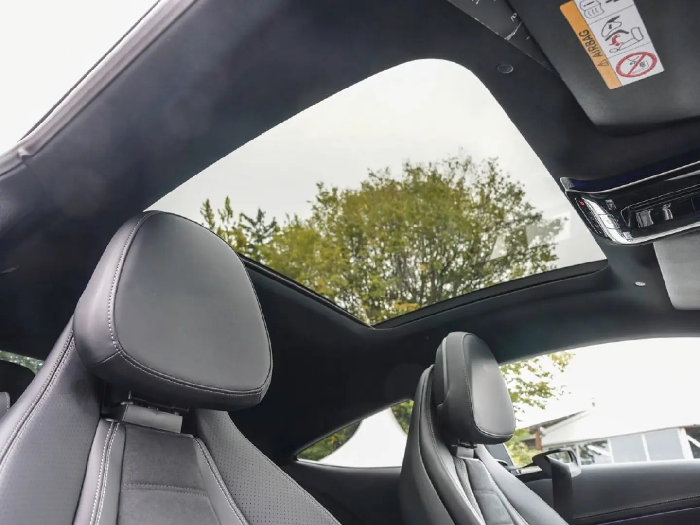 CLE 300 4M COUPE AMG-LINE PANO CARBON DISTRONIC