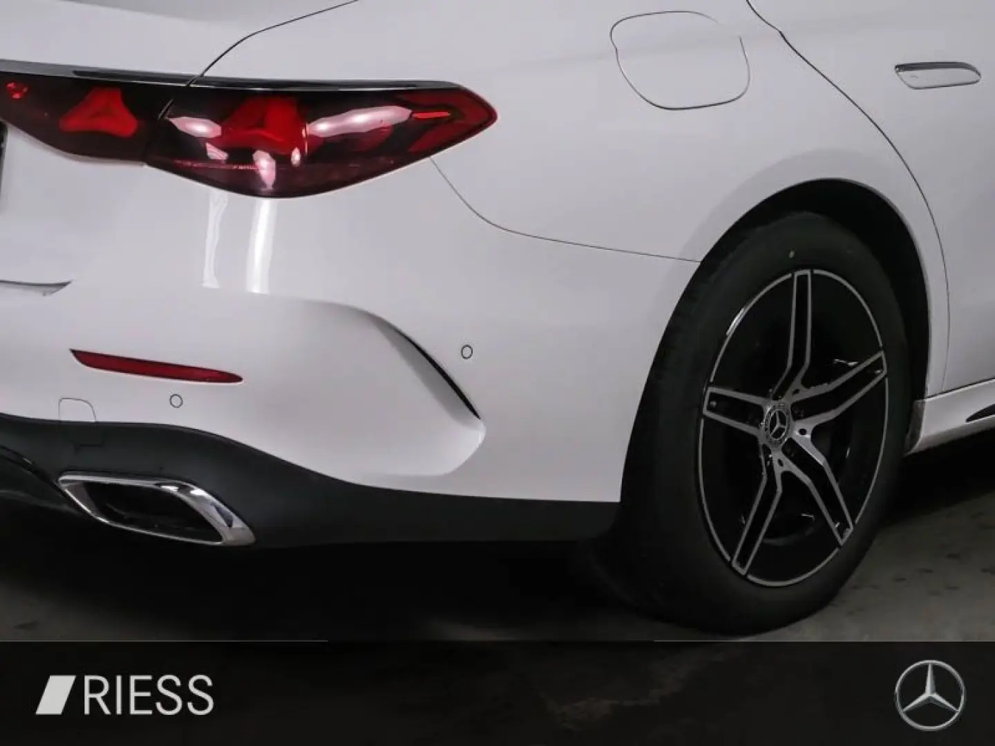 E 300 de AMG Sport Night Pano AHK W-Paket Wide 3