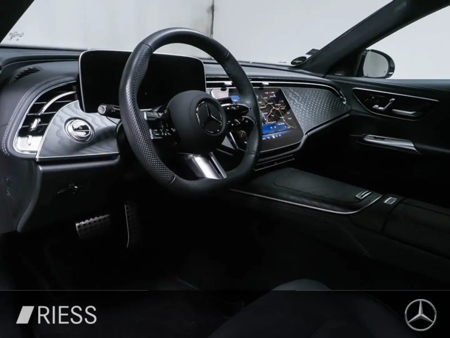 E 300 de AMG Sport Night Pano AHK W-Paket Wide 3
