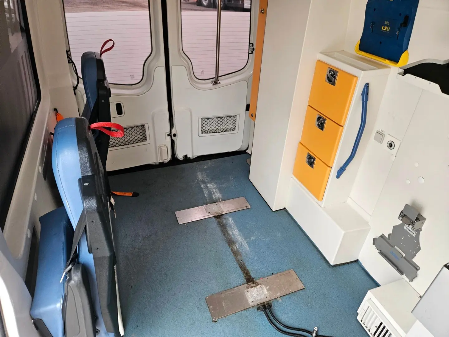 CRAFTER TDI Ambulance RTW L2H2 DLOUHY