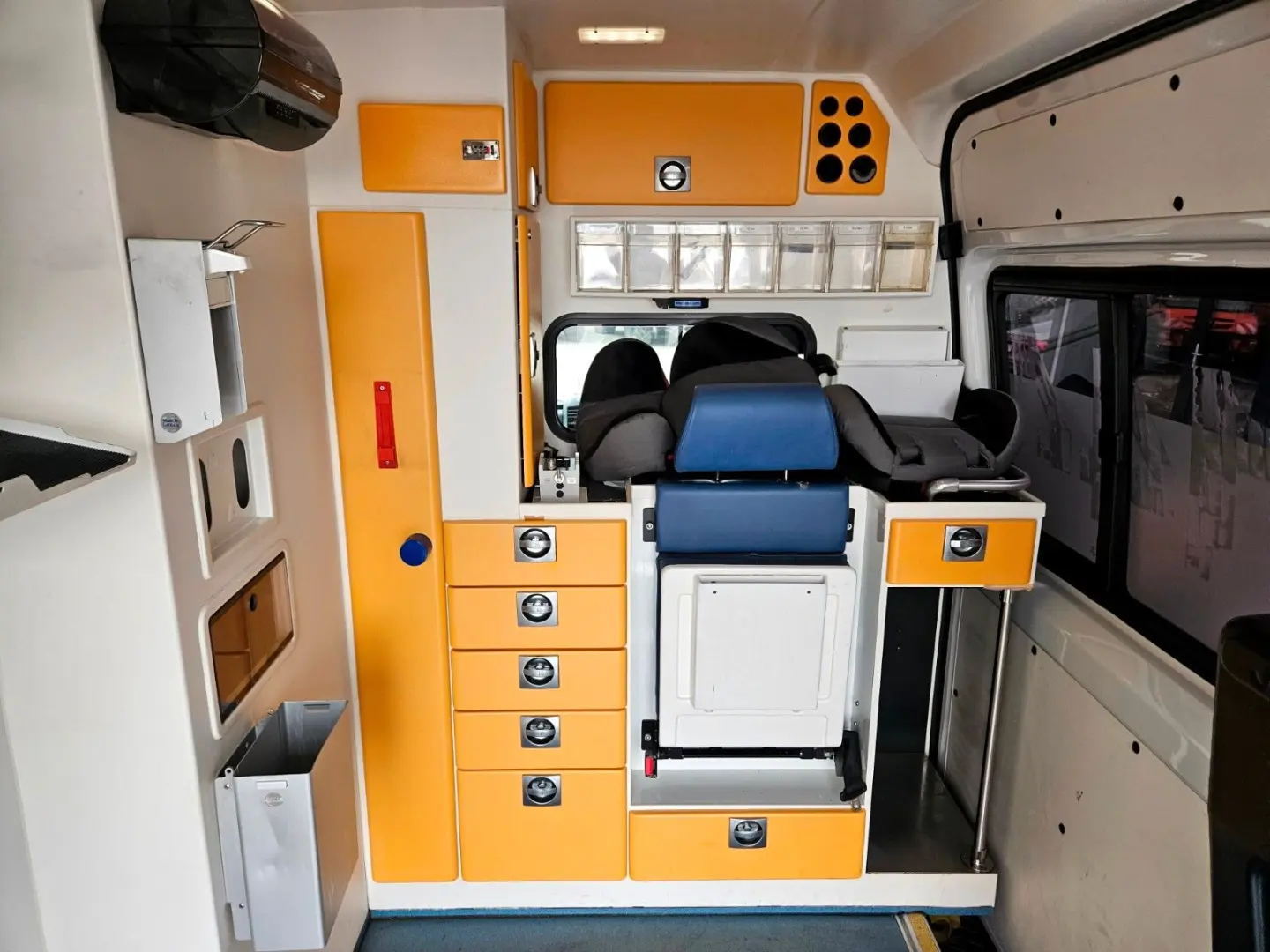 CRAFTER TDI Ambulance RTW L2H2 DLOUHY