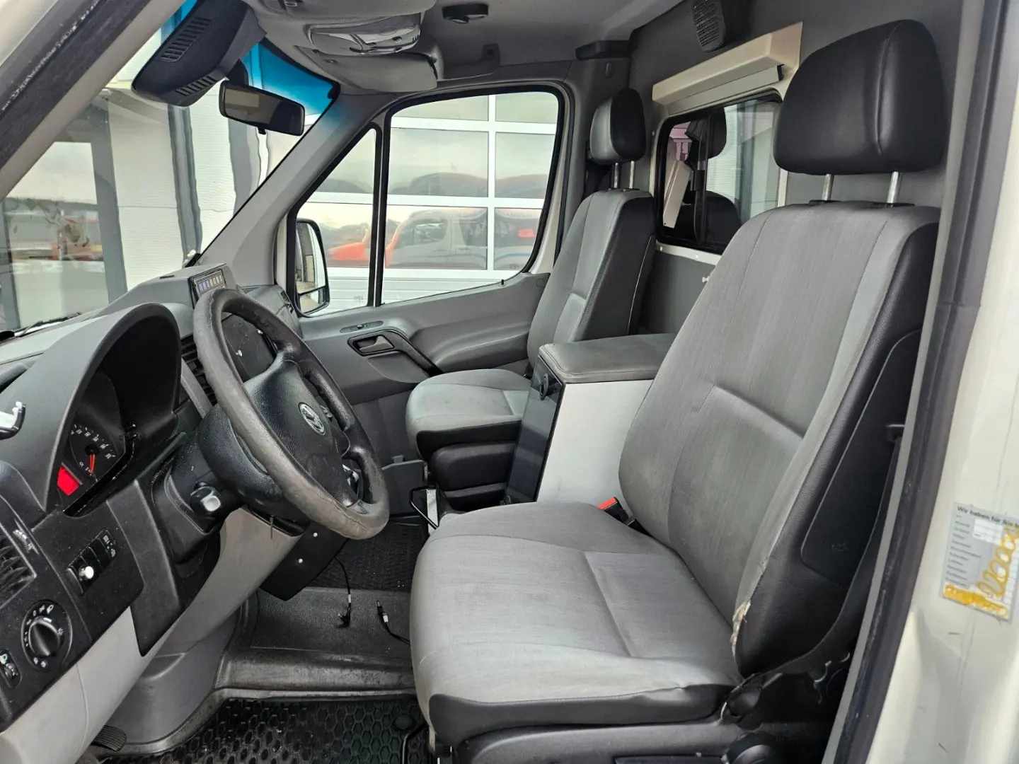 CRAFTER TDI Ambulance RTW L2H2 DLOUHY
