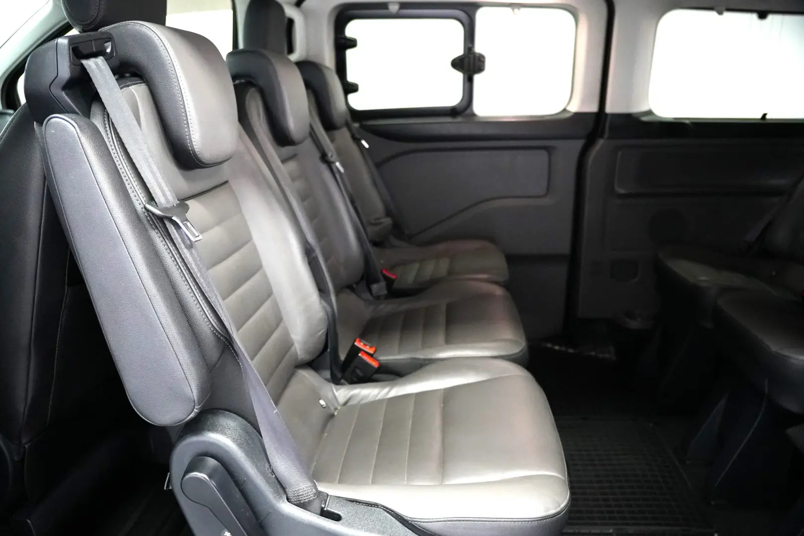 FORD TRANSIT CUSTOM 7+1 AT