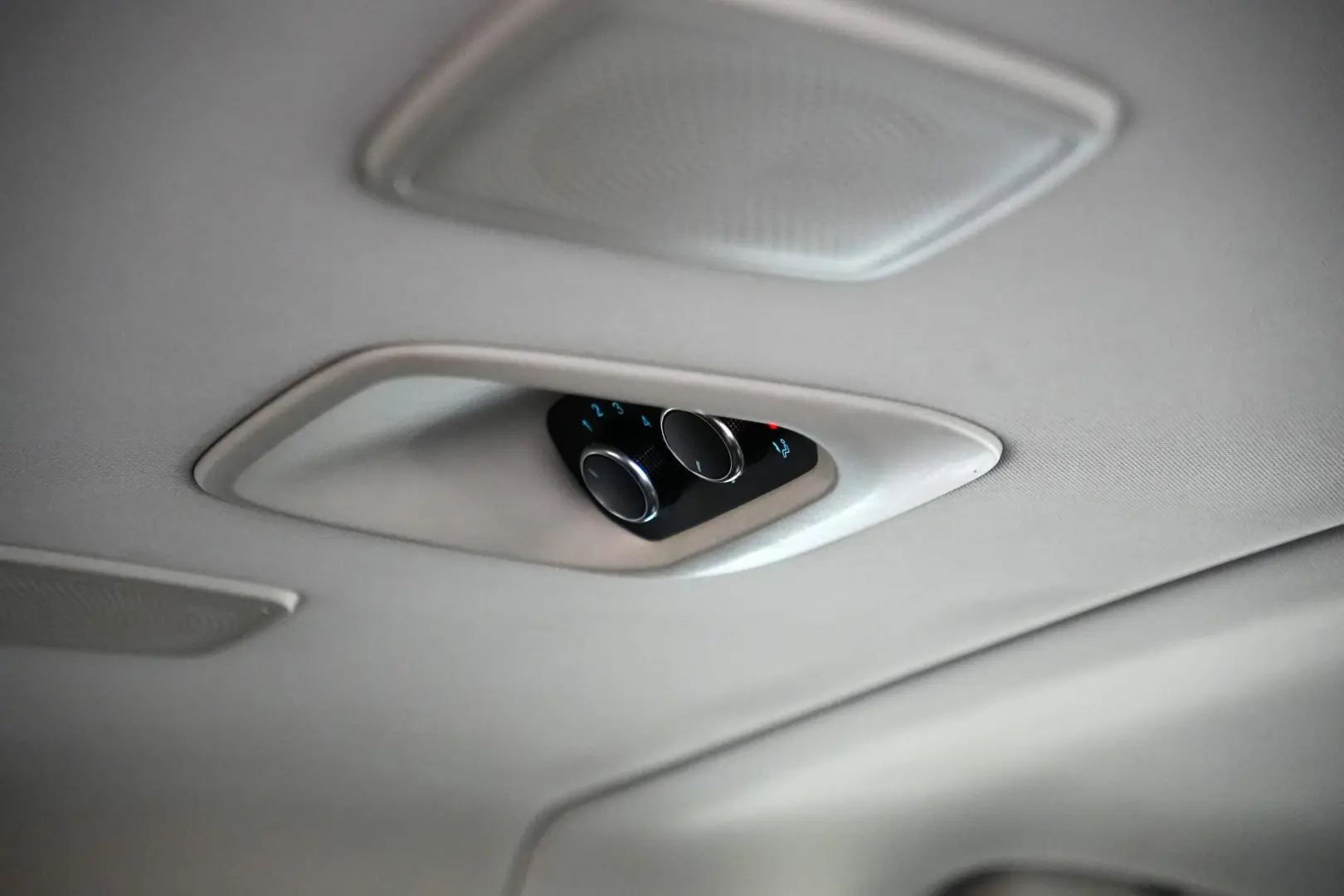 FORD TRANSIT CUSTOM 7+1 AT
