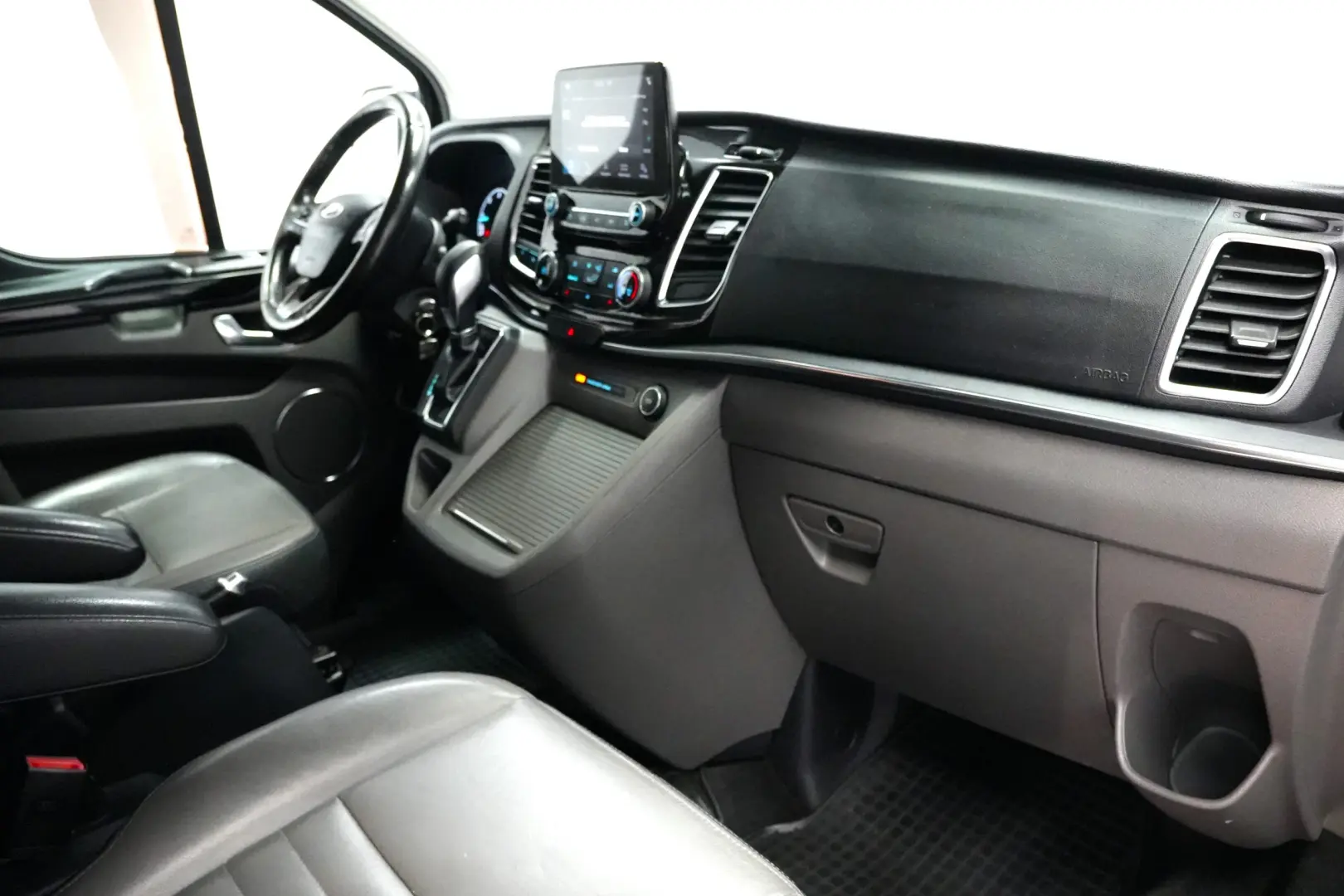 FORD TRANSIT CUSTOM 7+1 AT