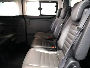 FORD TRANSIT CUSTOM 7+1 AT