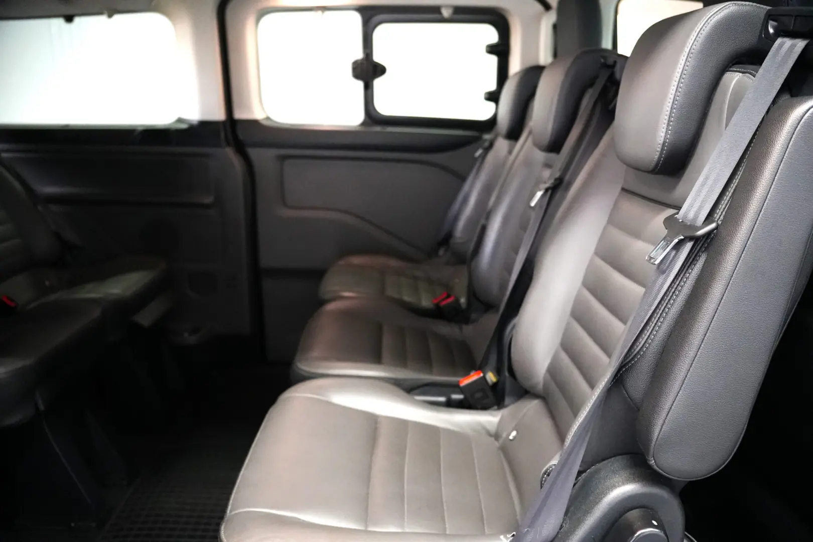 FORD TRANSIT CUSTOM 7+1 AT