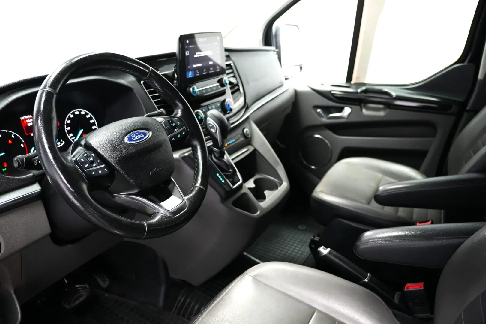 FORD TRANSIT CUSTOM 7+1 AT