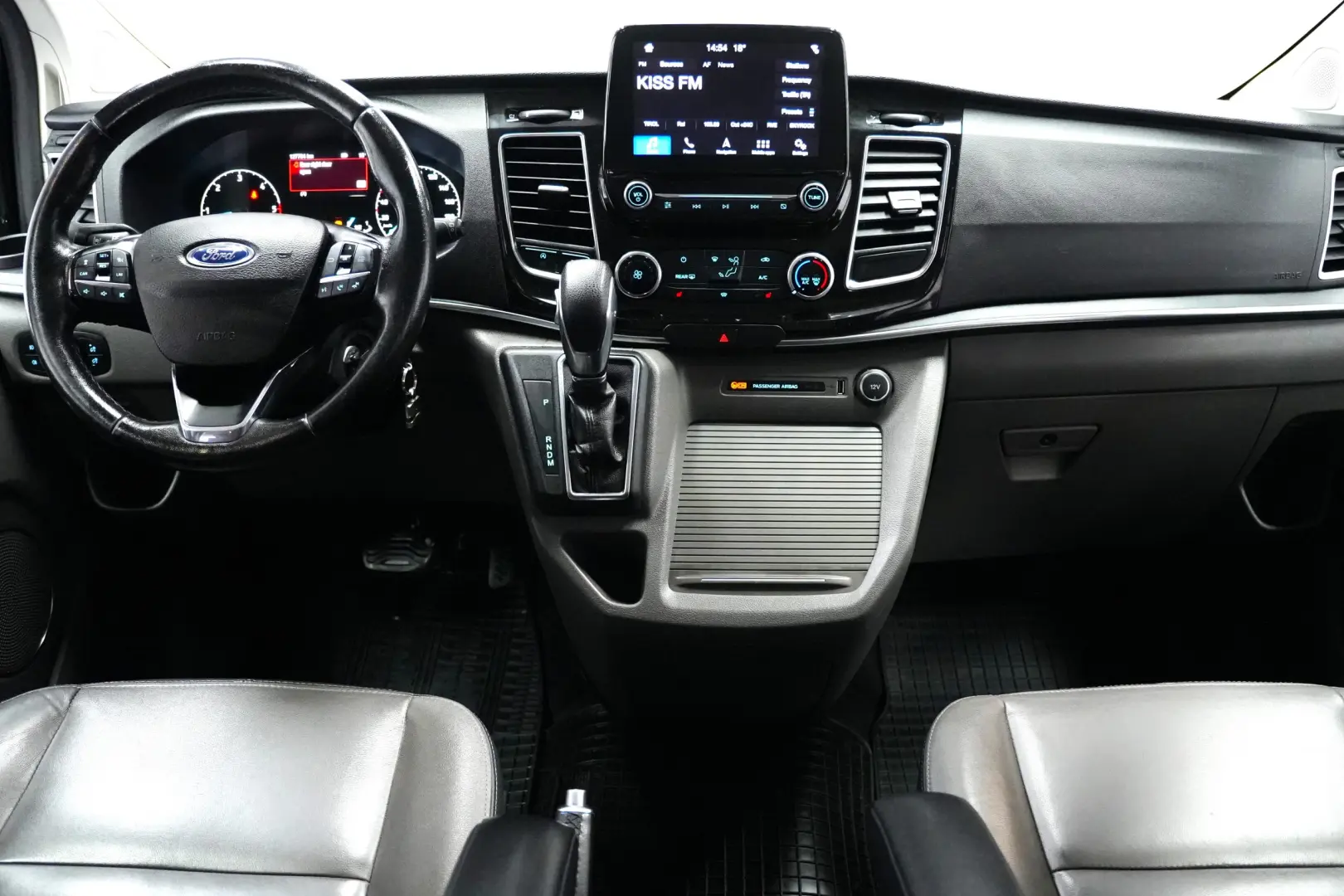 FORD TRANSIT CUSTOM 7+1 AT