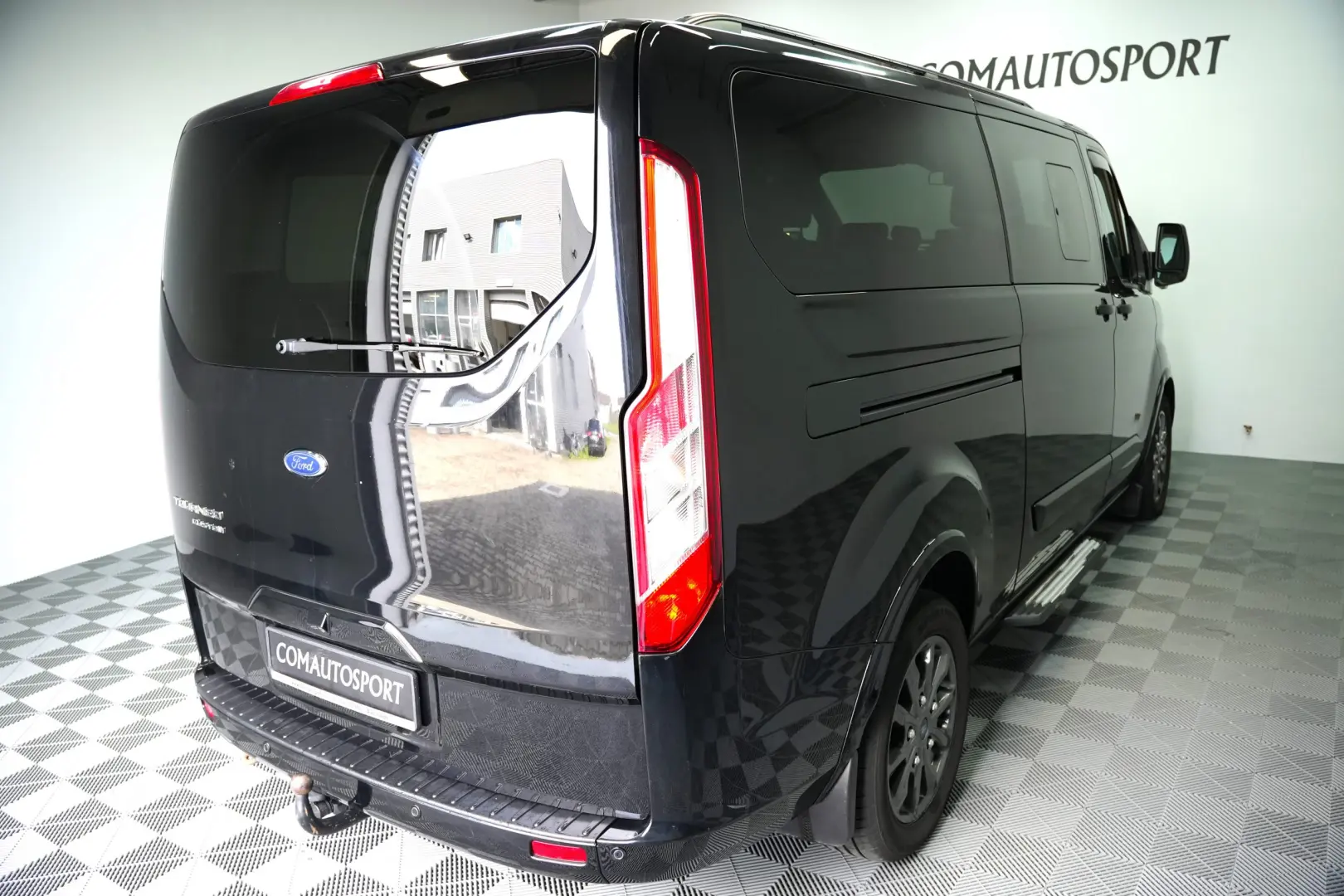 FORD TRANSIT CUSTOM 7+1 AT
