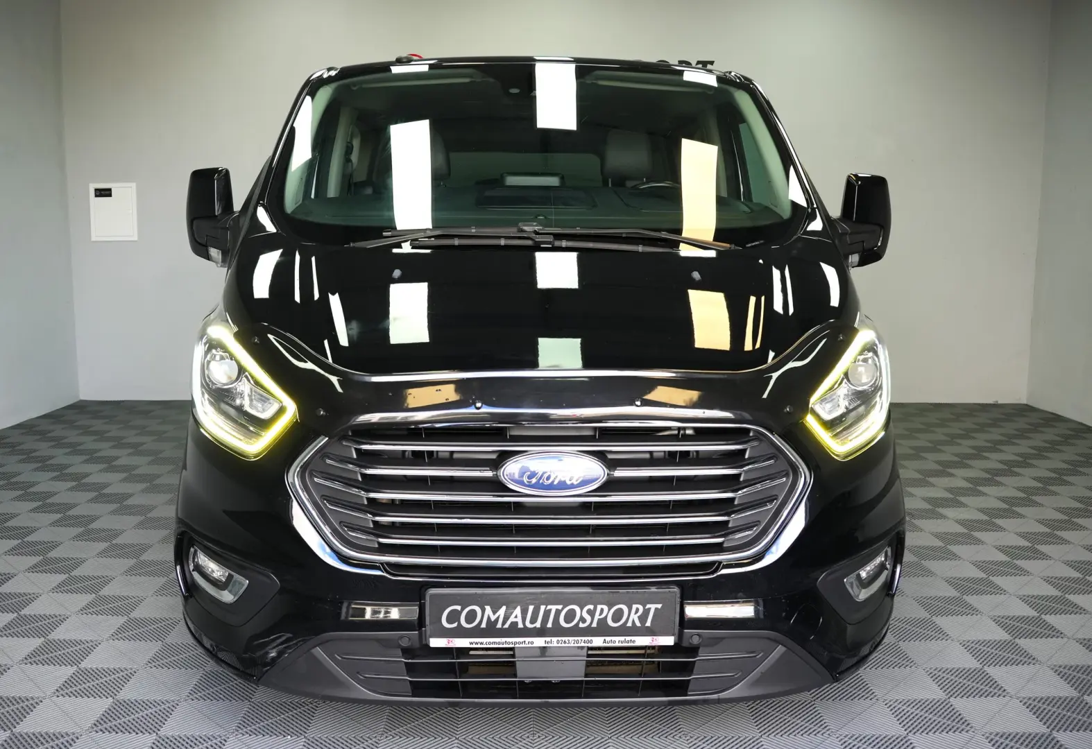 FORD TRANSIT CUSTOM 7+1 AT