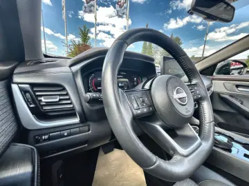 X-Trail Klimaaut.|SHZ vo+hinten|NAVI|Pano|LED