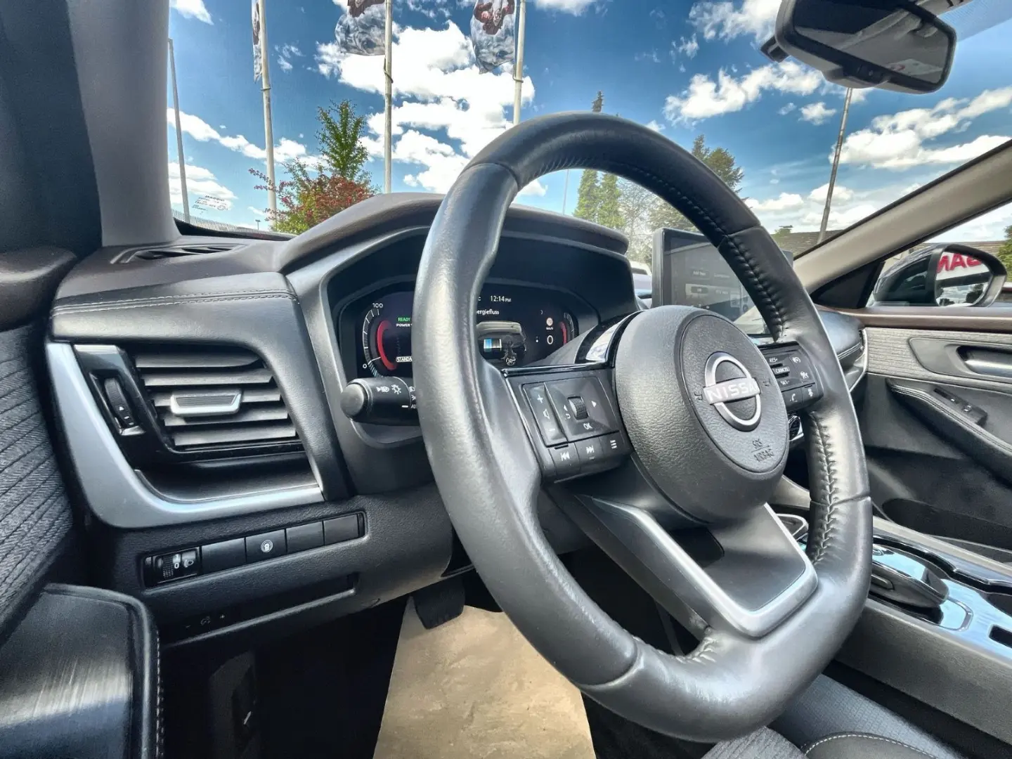 X-Trail Klimaaut.|SHZ vo+hinten|NAVI|Pano|LED
