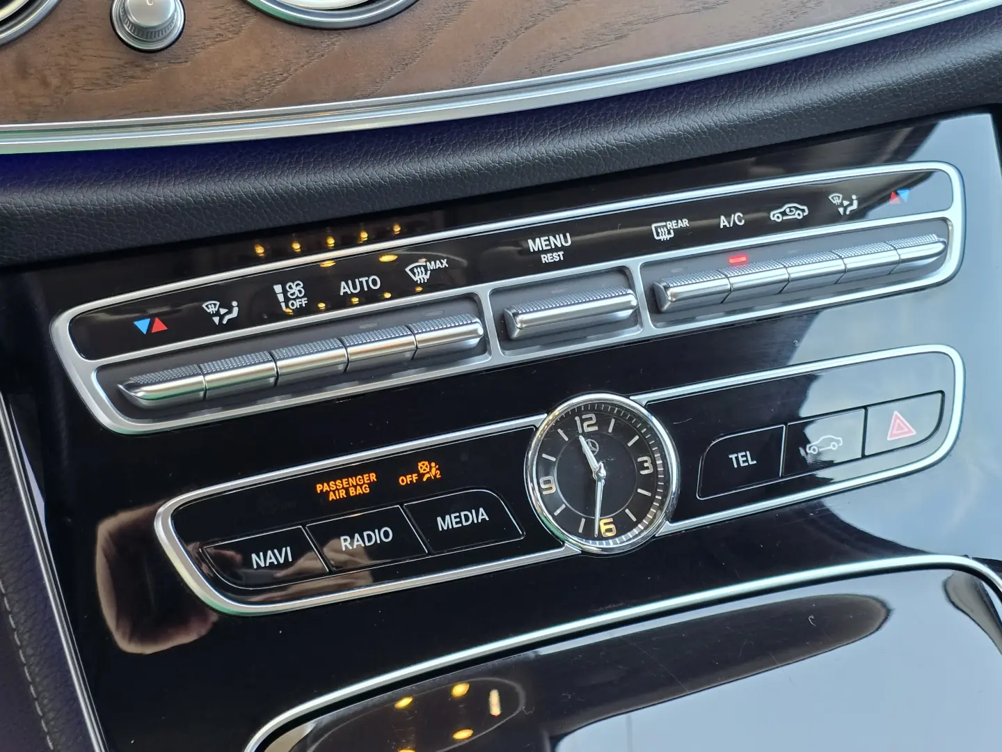Mercedes-Benz E 220 d T 9G-TRONIC Exclusive