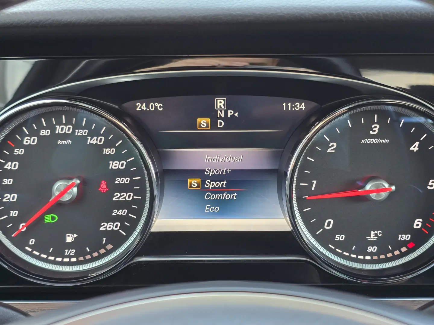 Mercedes-Benz E 220 d T 9G-TRONIC Exclusive