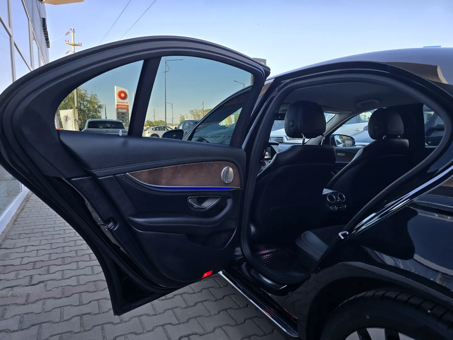 Mercedes-Benz E 220 d T 9G-TRONIC Exclusive