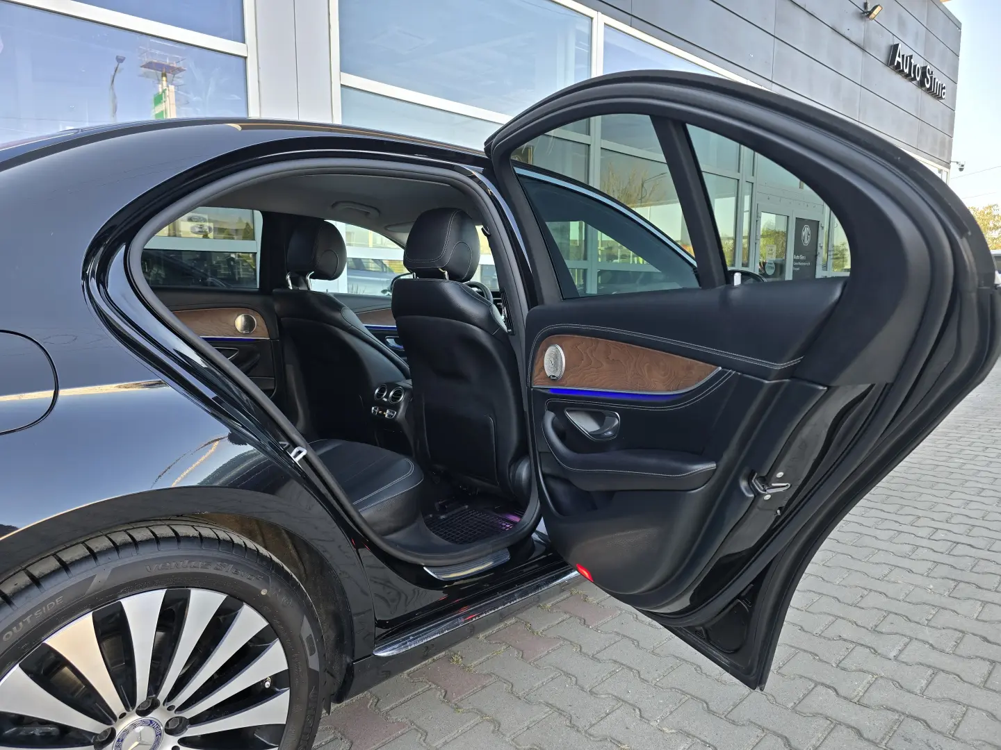 Mercedes-Benz E 220 d T 9G-TRONIC Exclusive