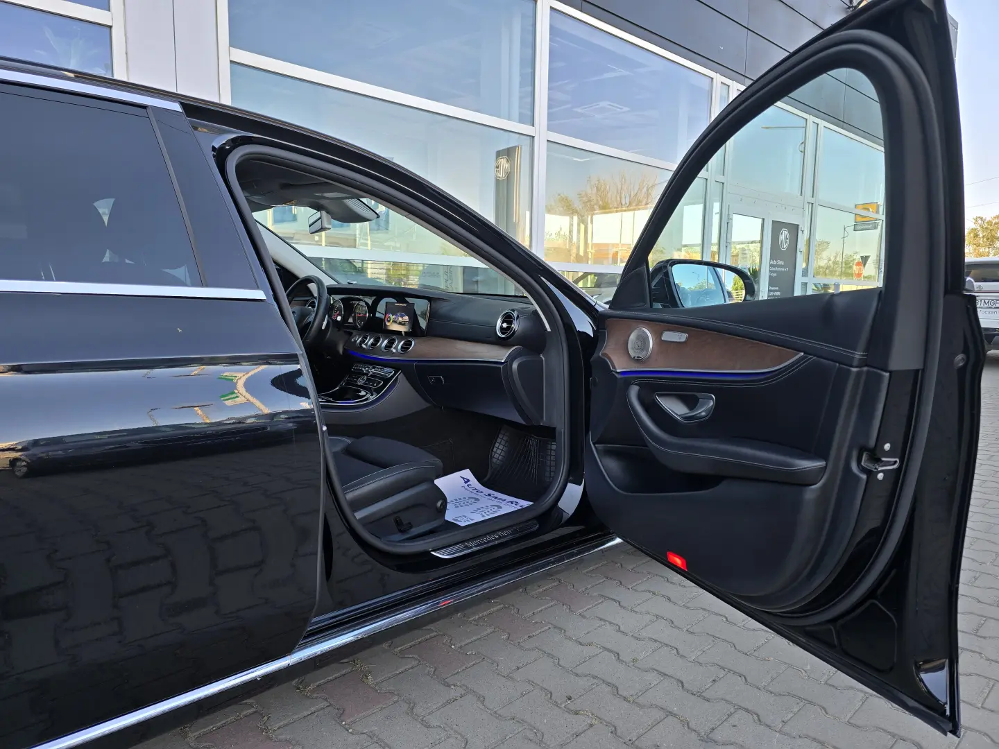 Mercedes-Benz E 220 d T 9G-TRONIC Exclusive