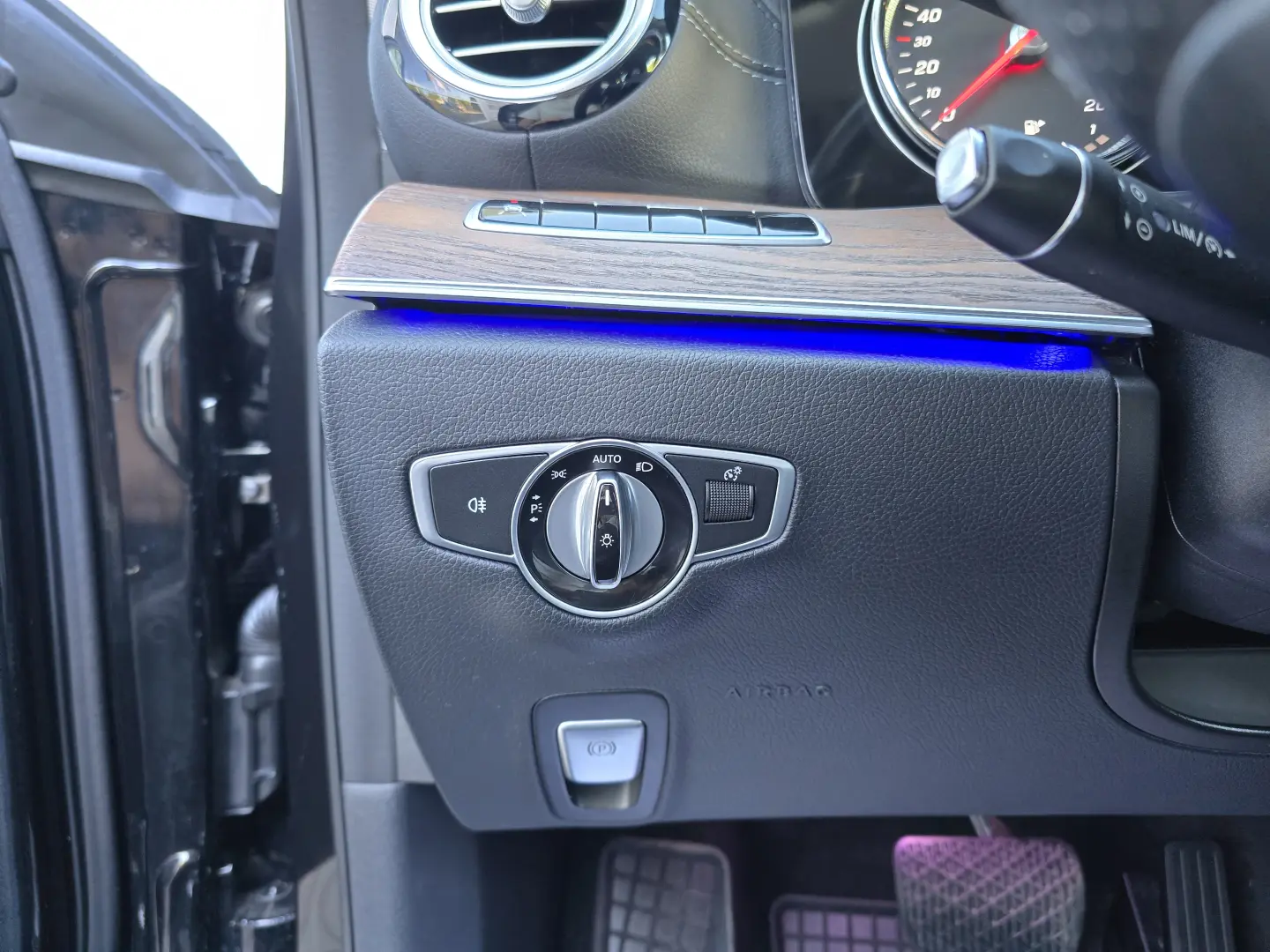 Mercedes-Benz E 220 d T 9G-TRONIC Exclusive
