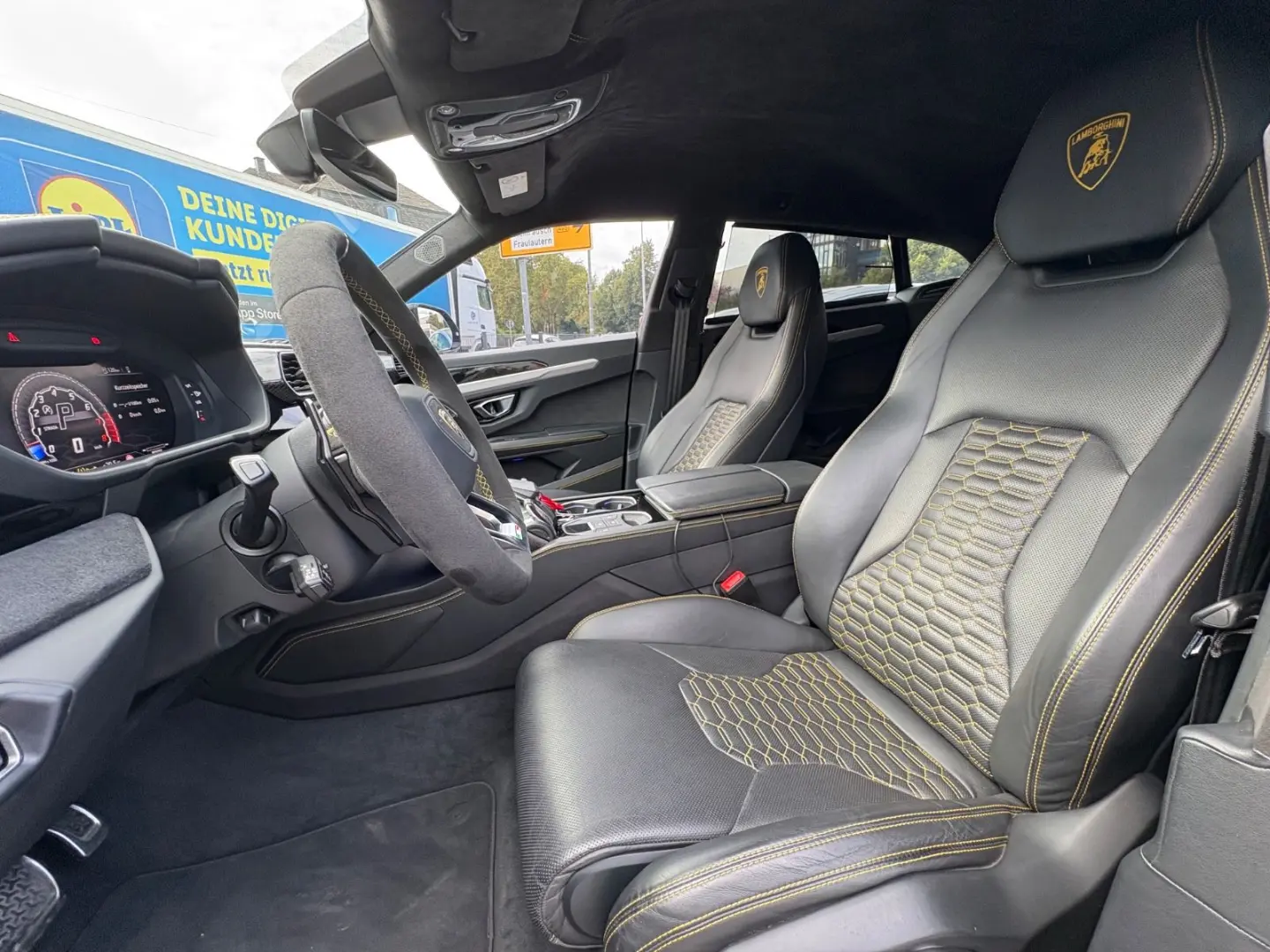 Urus 4.0 V8 Autom./23Zoll/HEADUP/KERAMIK/NACHTSI