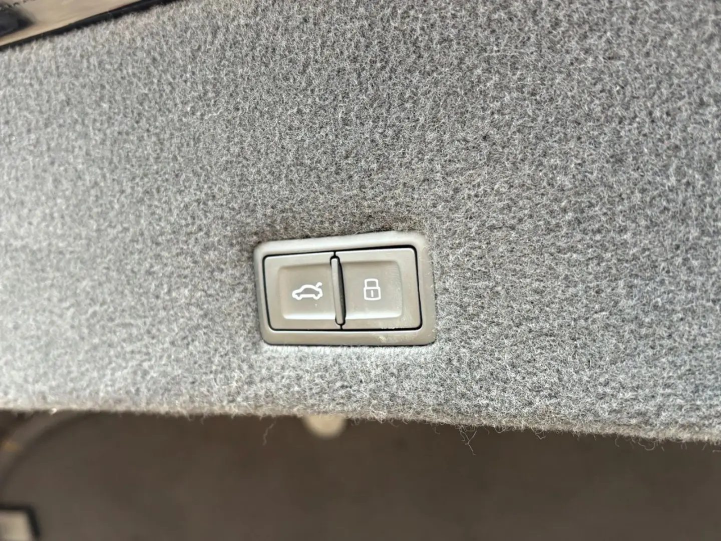 Urus 4.0 V8 Autom./23Zoll/HEADUP/KERAMIK/NACHTSI