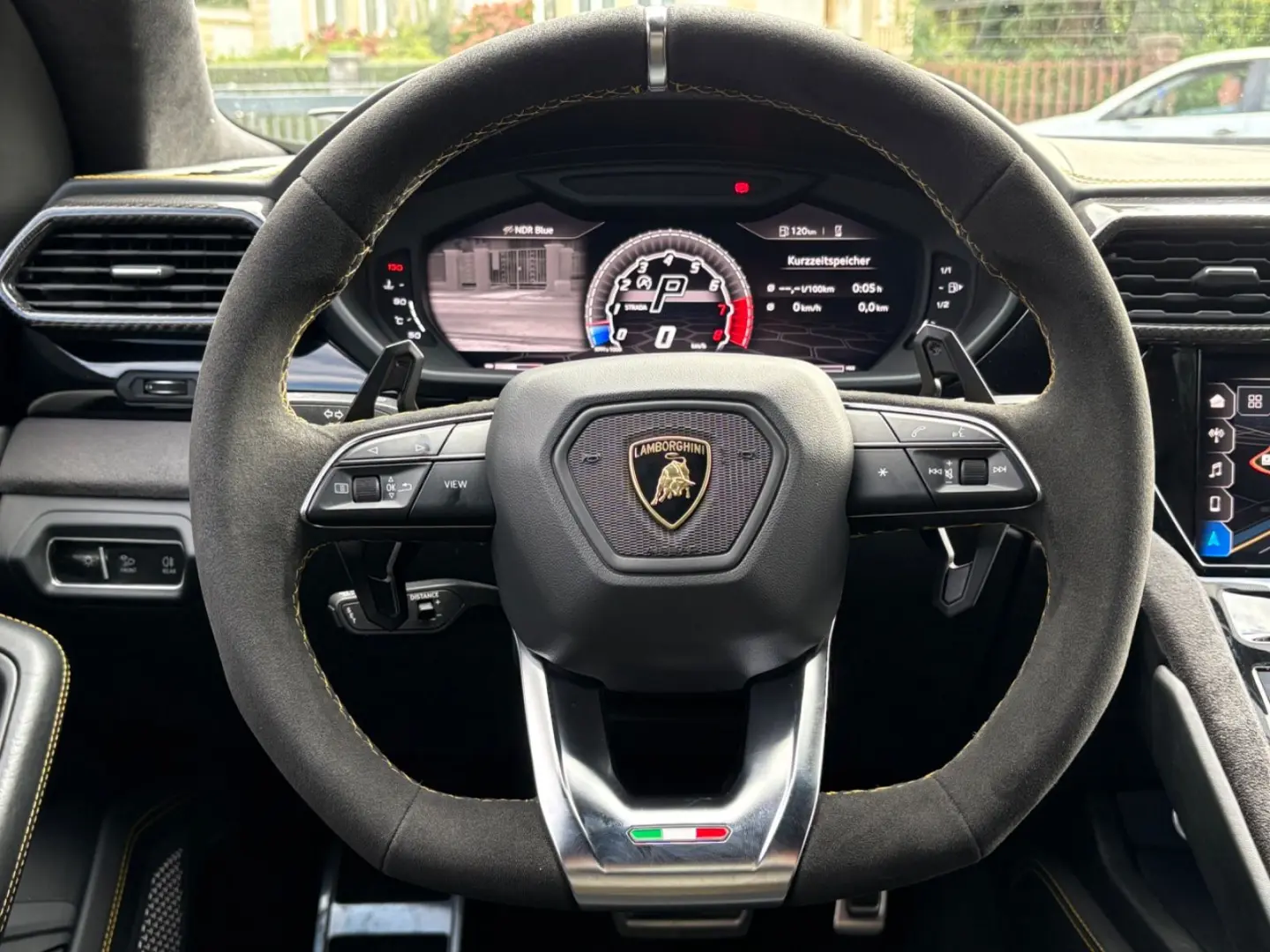 Urus 4.0 V8 Autom./23Zoll/HEADUP/KERAMIK/NACHTSI