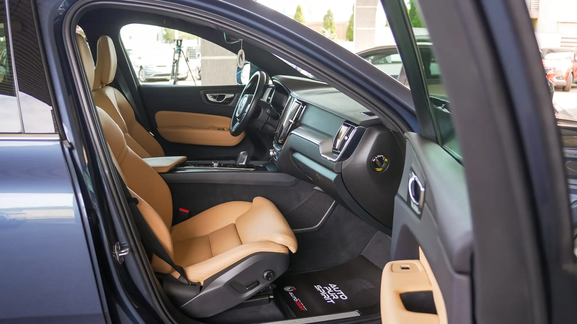 VOLVO XC60 T8 TWIN ENGINE AWD BUSSINES PLUS SPORT