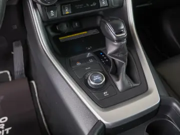 TOYOTA RAV4 AWD-i STYLE
