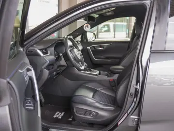 TOYOTA RAV4 AWD-i STYLE