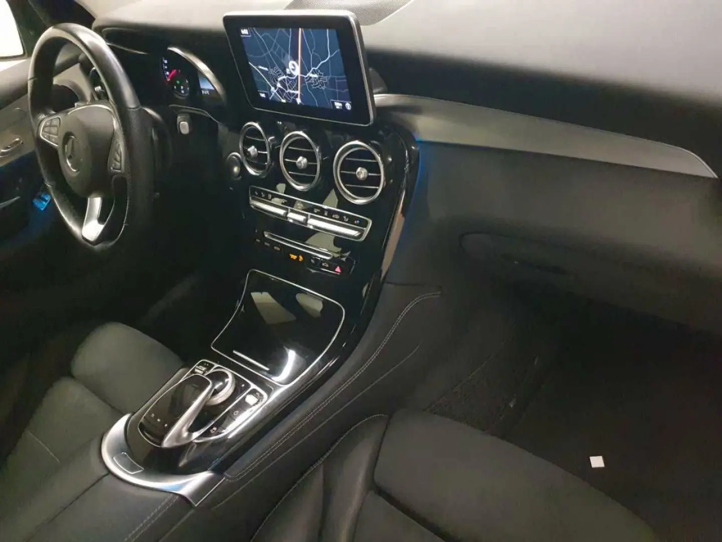GLC 300 4M-AMG PANO StHz DIS AssiPL