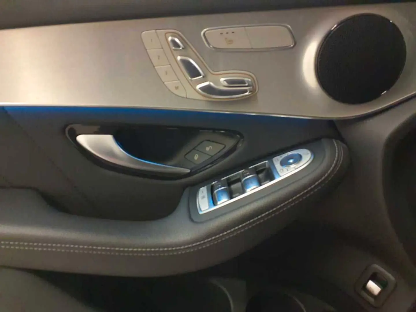 GLC 300 4M-AMG PANO StHz DIS AssiPL