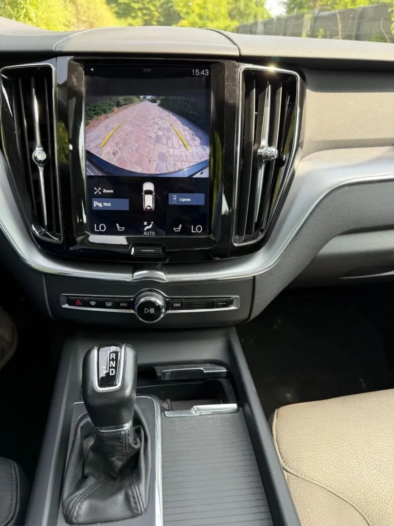 XC60 D4 Momentum Geartronic*PANO*LED*LEDER*
