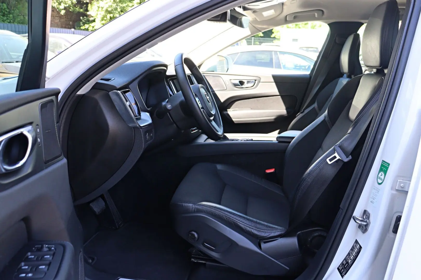 XC60 Momentum Pro  *H&K*RFK*LED*NAVI*CAR-PLAY