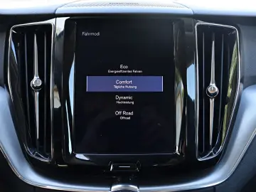 XC60 Momentum Pro  *H&K*RFK*LED*NAVI*CAR-PLAY
