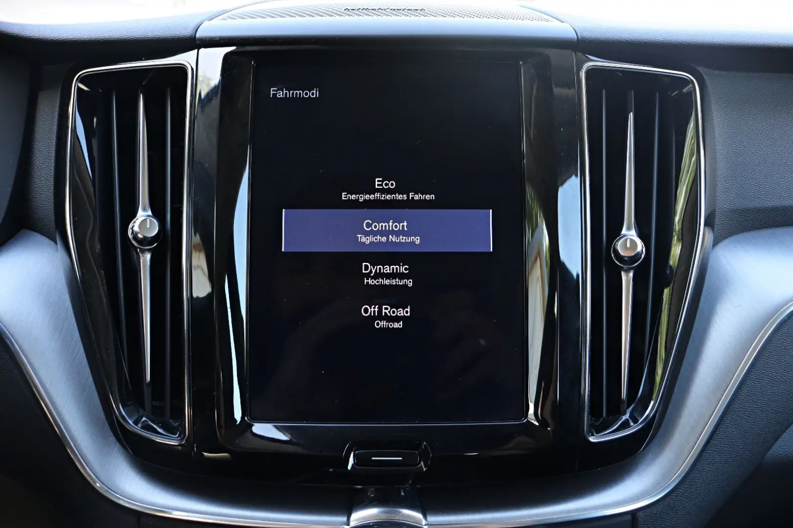 XC60 Momentum Pro  *H&K*RFK*LED*NAVI*CAR-PLAY