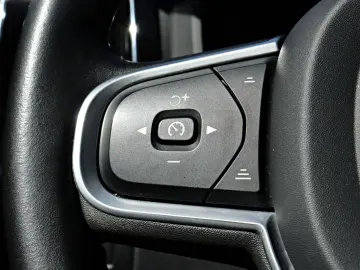 XC60 Momentum Pro  *H&K*RFK*LED*NAVI*CAR-PLAY