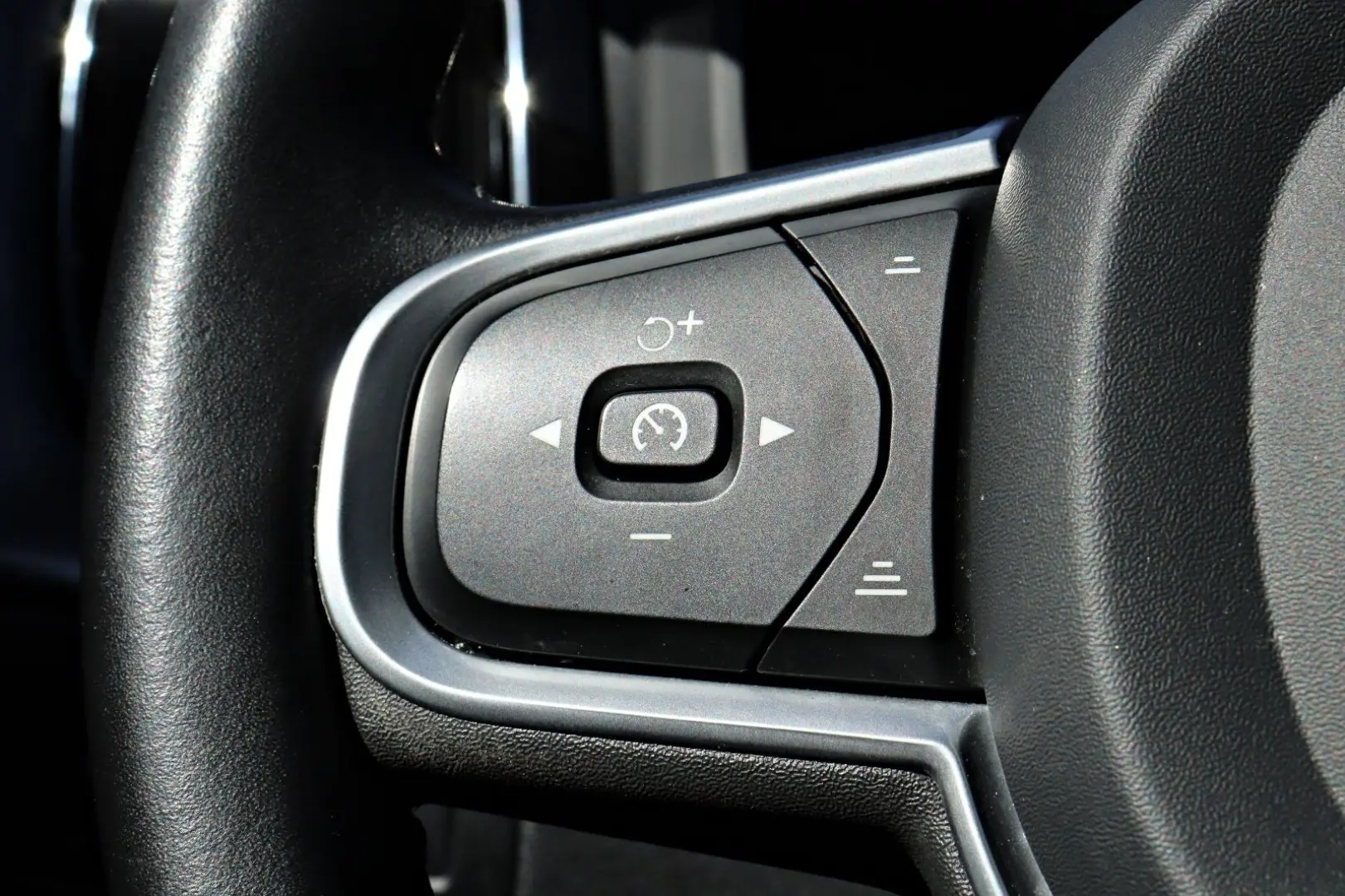 XC60 Momentum Pro  *H&K*RFK*LED*NAVI*CAR-PLAY