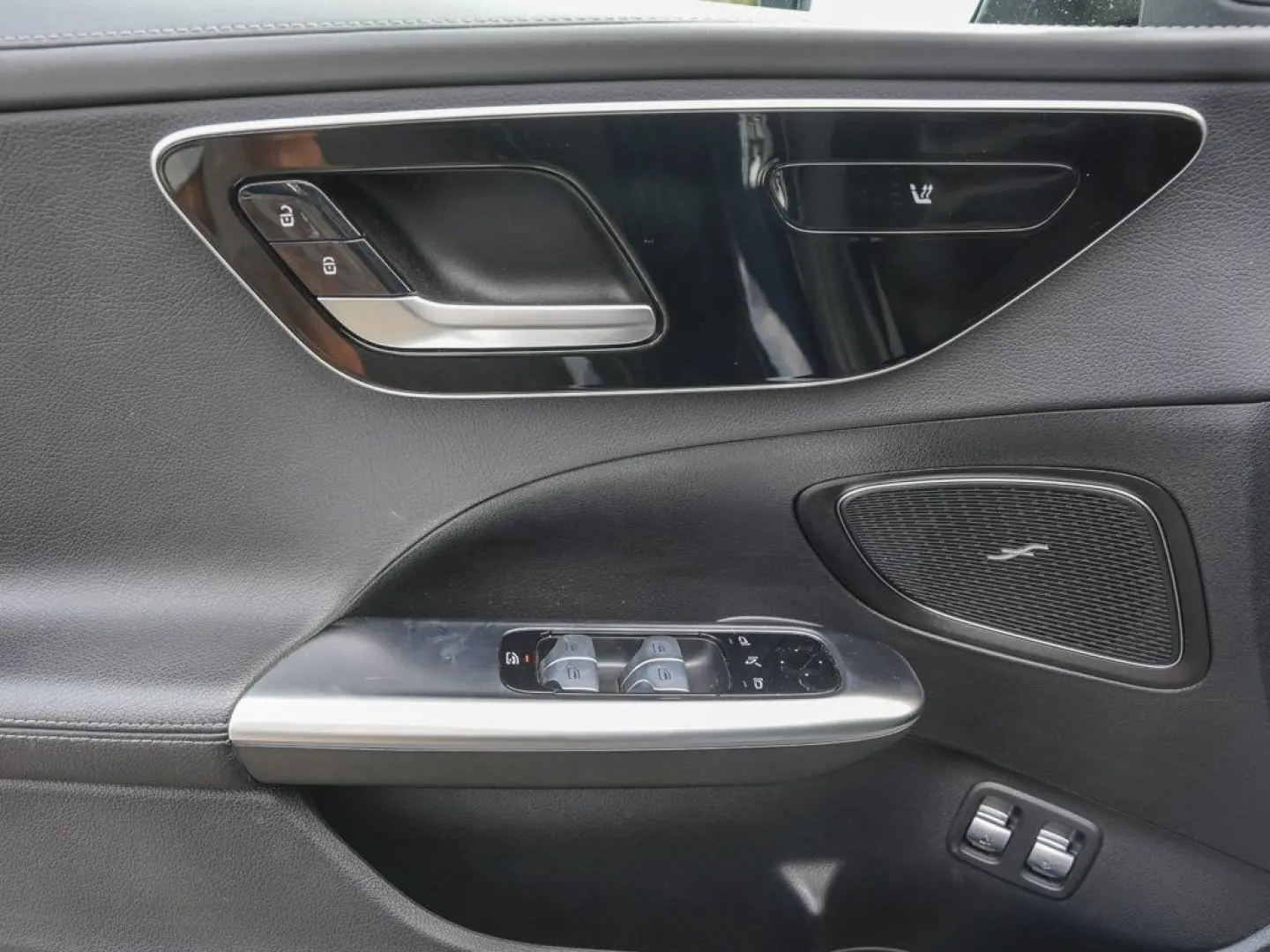 C 300 e AMG Night Distronic Digital-Light Kamera